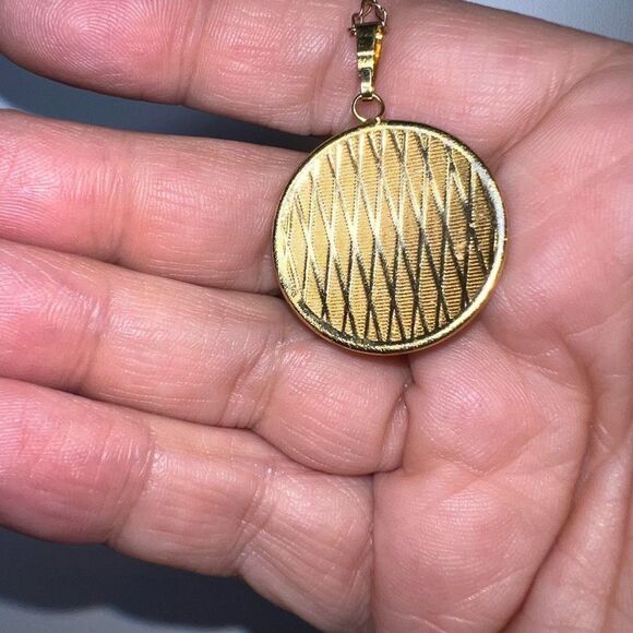 Vintage Gold Tone‎ Symbol Pendant - Picture 3 of 6